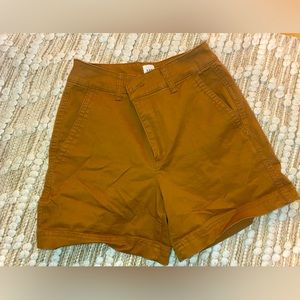 GAP girlfriend khaki shorts in rust sz0 EUC